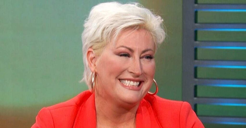 how-does-kim-gravel-make-her-money