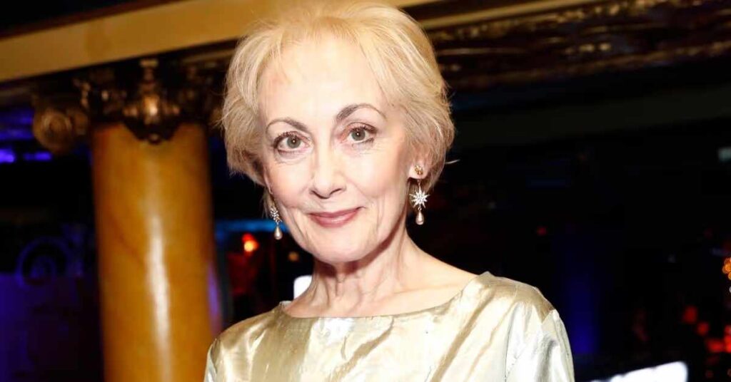 paula-wilcox-young